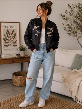 American Eagle Black Floral Embroidered Bomber Jacket Women’s Small
